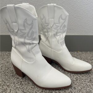 White Western Boots size 7.5